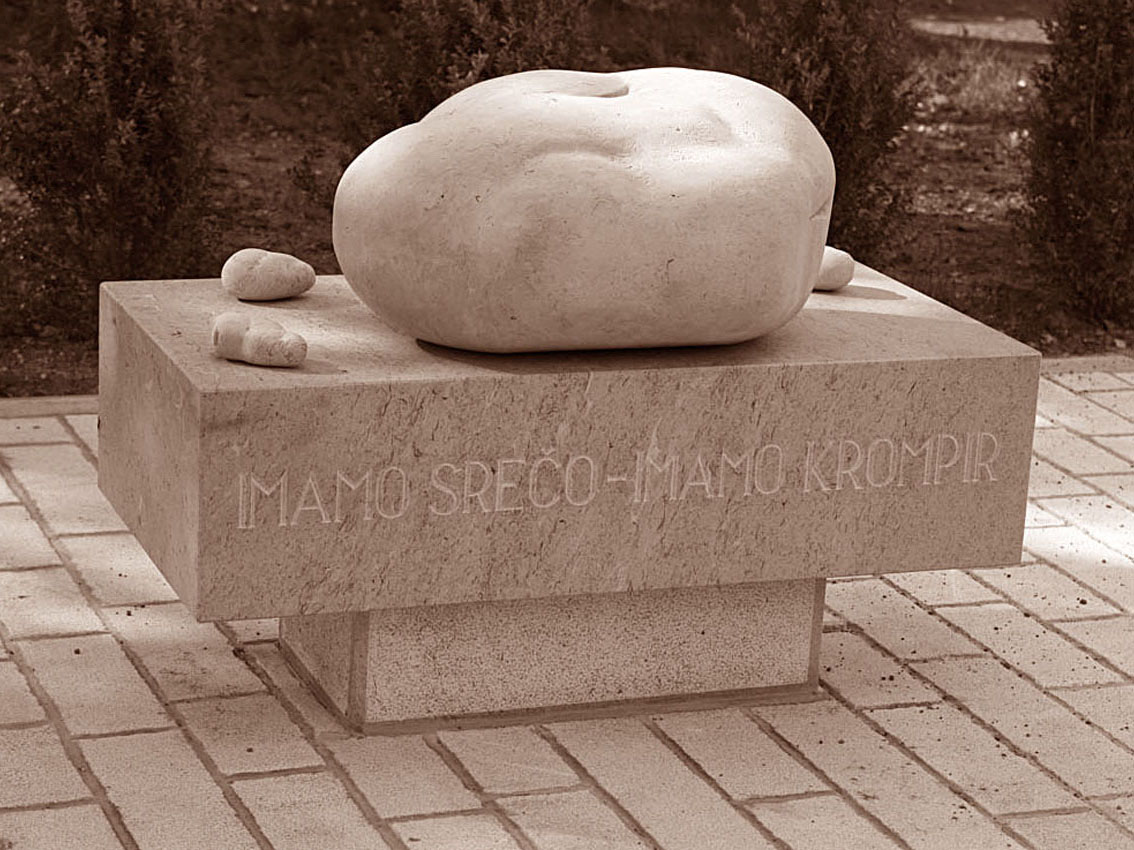 kamniti Spomenik iz kraškega kamna Ubeljsko krompir